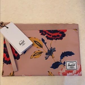 The Herschel Large Pouch